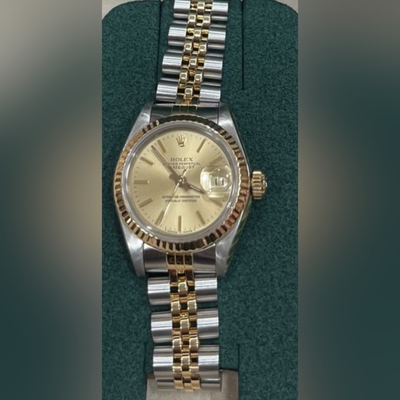 Rolex Datejust 26mm, 18KT Gold & Stainless Steel, Authentic & Rolex Guarantee! - Picture 5 of 14